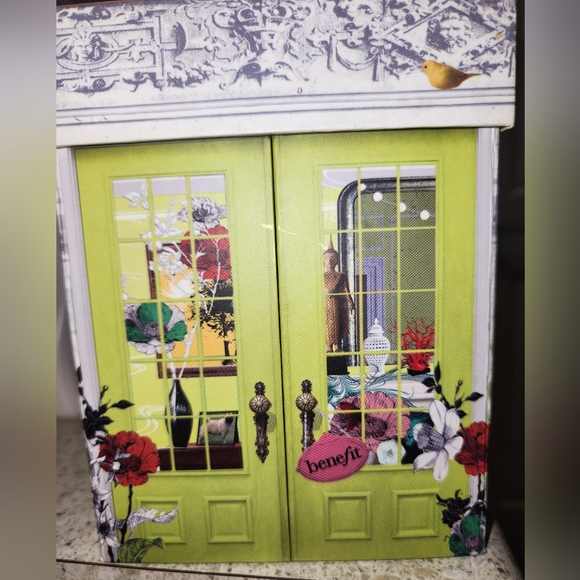 Something About Sofia by Benefit EDT / Eau De Toilette Gift Set; 30ml /1.0 fl.oz - Picture 2 of 13